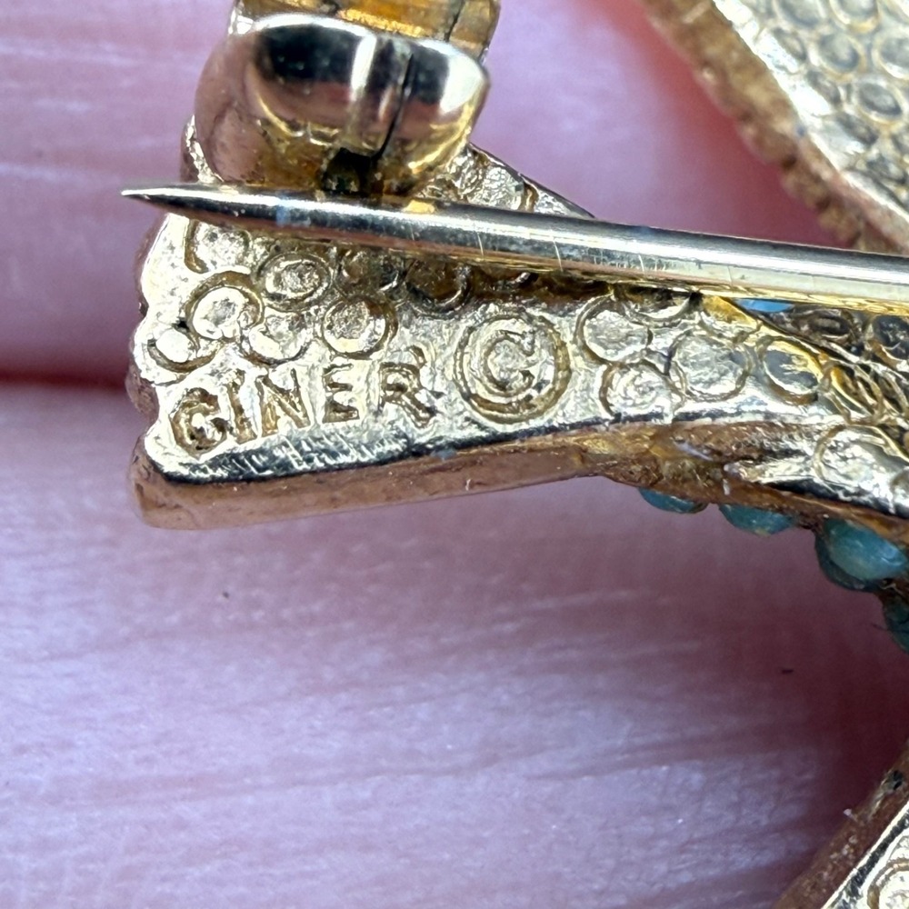 Vintage Ciner Bird Brooch Gold Tone Bead Rhinestone Signed - Picture 10 of 10